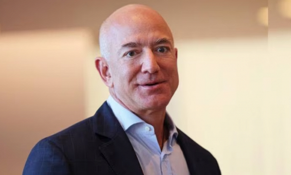Jeff Bezos: Khách hàng của Amazon luôn 'không hài lòng'