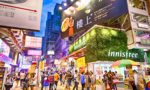 Dân Hồng Kông vẫn ùn ùn đổ về Trung Quốc để tiêu tiền