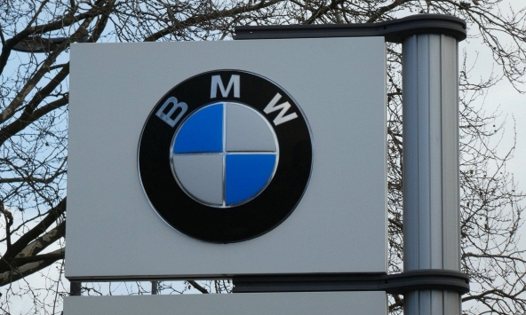 BMW đứng ngoài cuộc chiến giá cả khi đơn đặt hàng không ngừng tăng lên