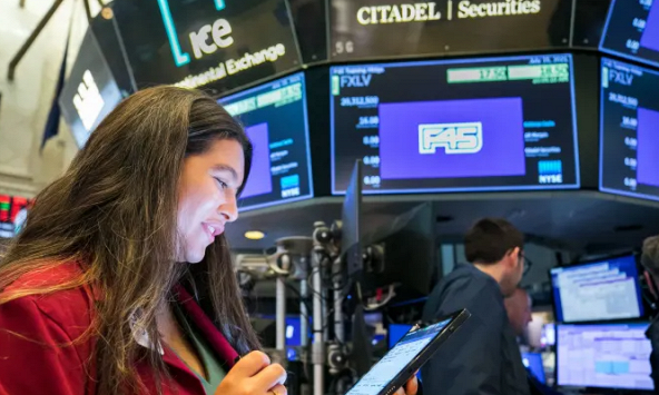 Nasdaq Composite tăng liên tiếp 7 phiên