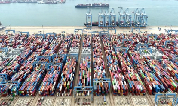 Nhập khẩu Trung Quốc bất ngờ tăng trong tháng 10, xuất khẩu tiếp tục sụt giảm