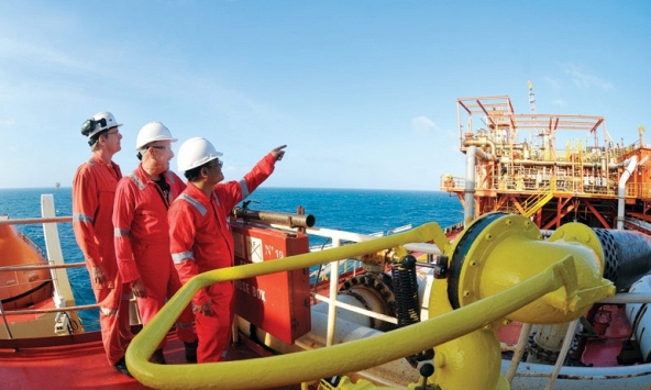 Giá xăng dầu hôm nay 8/11: Lao dốc