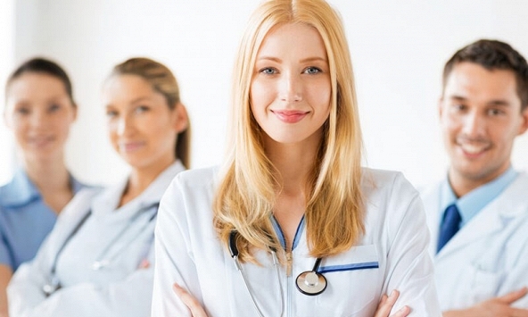 Tại sao lương bác sĩ ở Mỹ cao ngất trời?