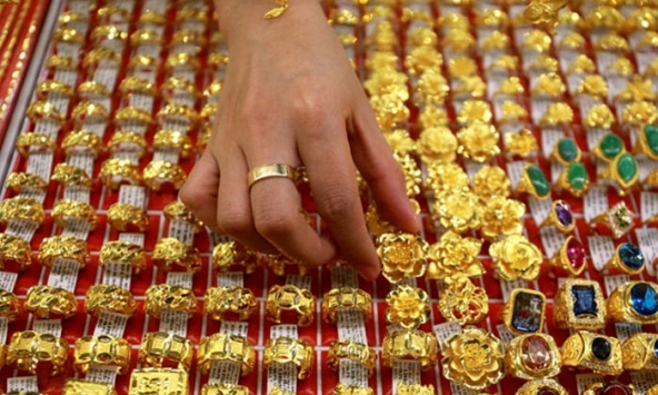 Giá vàng hôm nay 8/11: Tiếp tục lao dốc