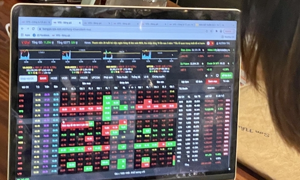 Gần 380.000 tài khoản chứng khoán 'bốc hơi' trong tháng 10