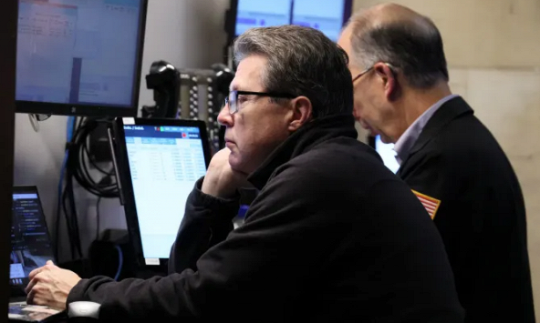 S&P 500 tăng 8 phiên liên tiếp