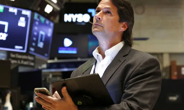 Dow Jones vọt hơn 300 điểm khi Phố Wall hướng tới tuần thu nhập bận rộn