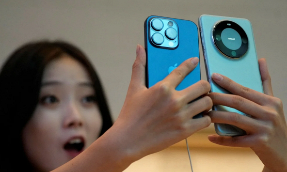 Điện thoại Huawei và iPhone 15 đã hồi sinh thị trường smartphones Trung Quốc