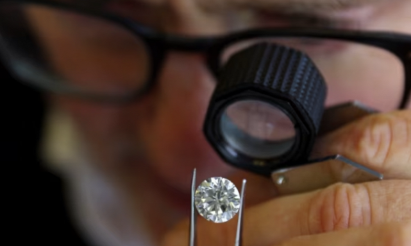 Các nước G7 ủng hộ lệnh cấm của EU đối với kim cương Nga