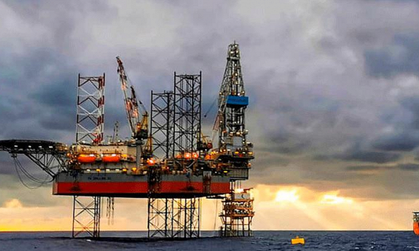 Giá dầu mất mốc 90 USD/thùng