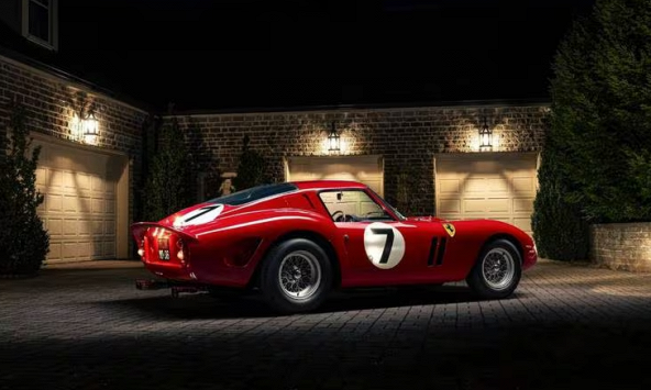 Ferrari trở thành chiếc xe đắt nhất từng được bán đấu giá với 51,7 triệu USD