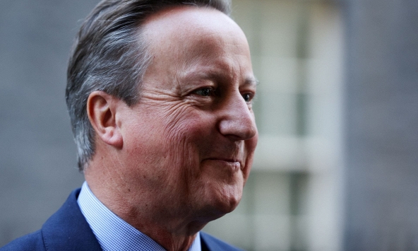 David Cameron bất ngờ trở lại chính phủ Anh