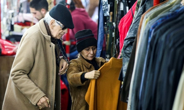 Lạm phát 140% khiến người dân Argentina không thể mua nổi quần áo mới