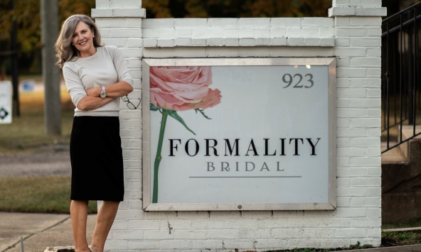 Từ trại nuôi dê đến cửa hàng váy cưới, người phụ nữ này kiếm được 300.000 USD mỗi năm