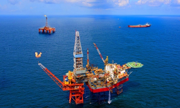 Giá xăng dầu hôm nay 16/11: Dầu thô giảm do sản lượng tăng