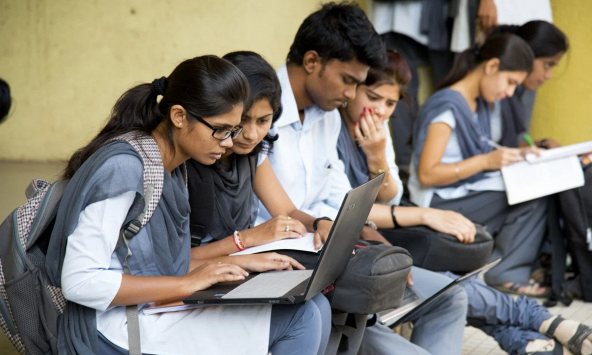 Ấn Độ hy vọng vào nền kinh tế kỹ thuật số, nhưng liệu có thể đào tạo được 560 triệu lao động trẻ?