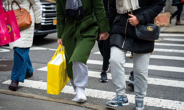 Chi tiêu cá nhân của người Mỹ giảm mạnh trong tháng 12/2022