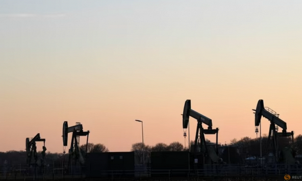 Dầu lao dốc sau khi IMF cảnh báo tăng trưởng kinh tế toàn cầu có nguy cơ chậm lại