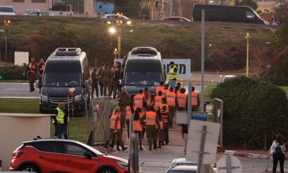 Israel, Hamas trao trả 63 con tin trong ngày đầu ngừng bắn