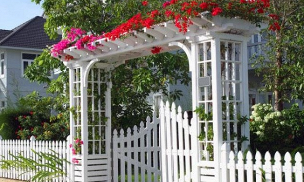 Cổng vườn đẹp, đơn giản giúp tăng tính thẩm mỹ cho ngôi nhà