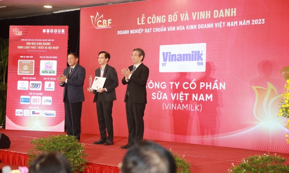 Vinamilk được vinh danh “Doanh nghiệp đạt chuẩn văn hóa kinh doanh Việt Nam”
