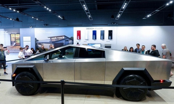Tesla Cybertruck ra mắt, giá khởi điểm từ 60.000 USD