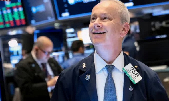 S&P 500 tăng vọt, xác lập đỉnh mới trong năm 2023