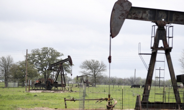 Giá xăng dầu hôm nay 4/12: Dầu thô tăng nhẹ do OPEC+ cắt giảm sản lượng