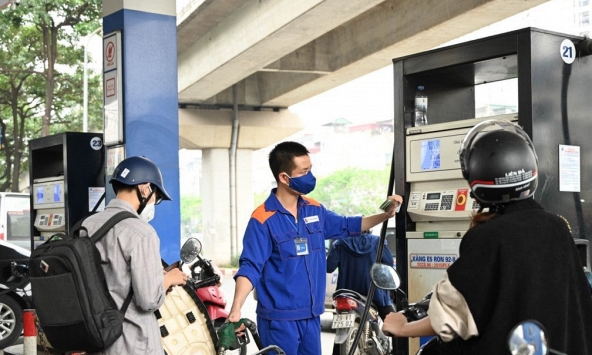 Đề xuất giảm thuế môi trường với xăng dầu đến hết năm 2024