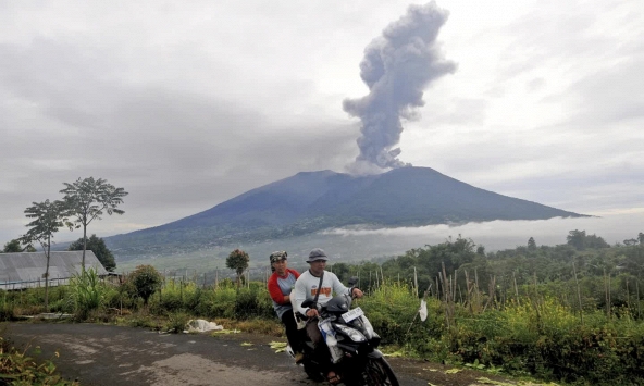 Núi lửa Marapi phun trào ở Indonesia, tìm thấy thi thể 11 nhà leo núi