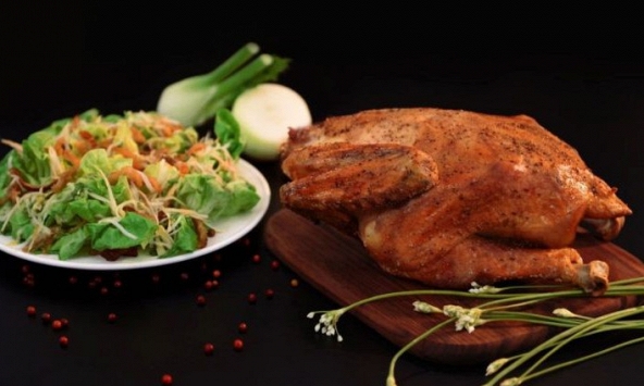 Món ngon mỗi ngày: Cách làm gà nướng lá quế thơm lừng, lạ miệng