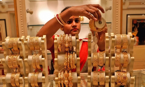Vàng tăng cao khiến Ấn Độ phải tái chế vàng trang sức vào mùa cưới