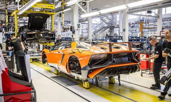 Công nhân của Lamborghini chỉ làm việc 4 ngày trong tuần