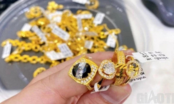 Giá vàng hôm nay 9/12: Thế giới 'rơi tự do'