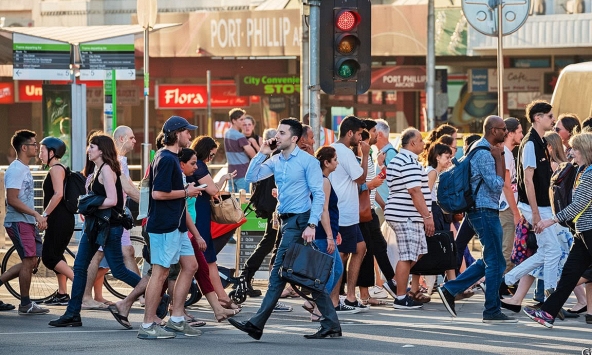 Vật lộn với cuộc khủng hoảng nhà ở, Úc thắt chặt các quy định về thị thực du học