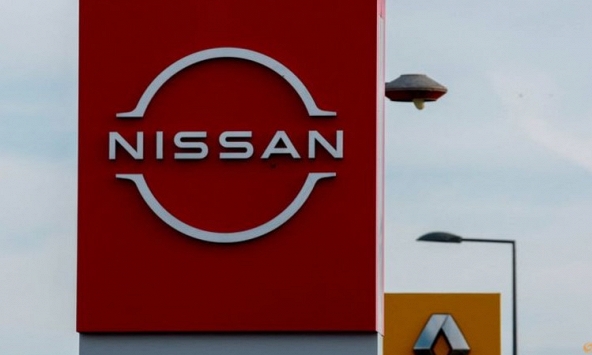 Renault bán 5% cổ phần của Nissan