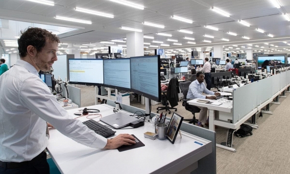 Các nhà giao dịch dầu chuyển hướng giảm giá nhanh chóng