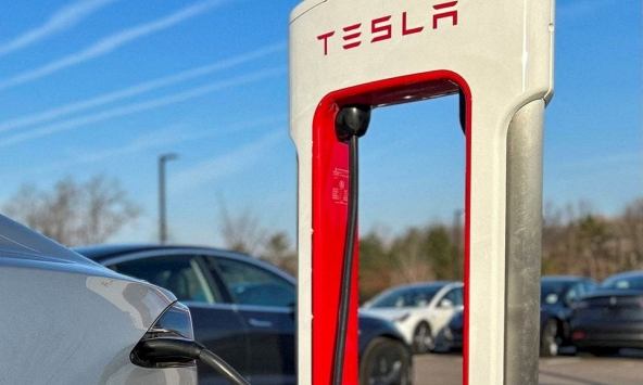 Các hãng xe cạnh tranh vị trí đắc địa đặt trạm sạc EV ở châu Âu, Mỹ 