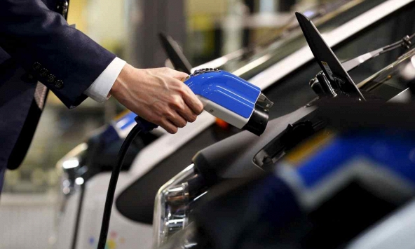 Nhật Bản lên kế hoạch giảm thuế 10 năm cho sản xuất xe điện và chip