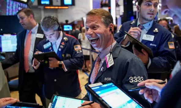 Dow Jones vượt 37.000 điểm lần đầu tiên trong lịch sử