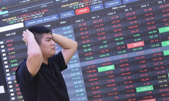 Fed giữ nguyên lãi suất, VN-Index lùi về vùng 1.100 điểm