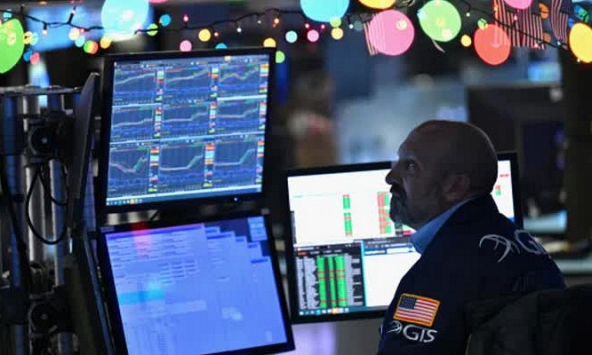 Chứng khoán Mỹ tiếp tục thăng hoa, Dow Jones lập kỷ lục mới