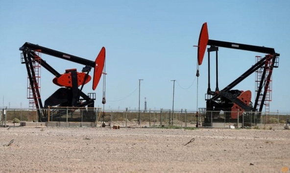 Dầu tăng 3% khi IEA nâng dự báo nhu cầu