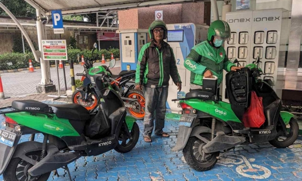 Xe 2 bánh điện ở Indonesia lấn sân với Gojek và Grab