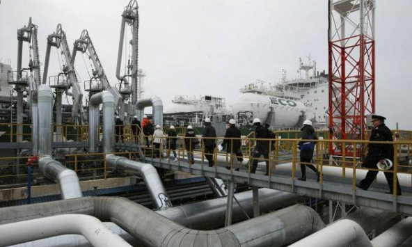 Giá xăng dầu hôm nay 19/12: Dầu thô tiếp đà tăng