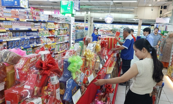 Siêu thị khuyến mãi lớn dịp Giáng sinh 2024