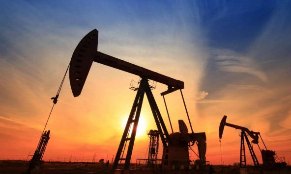 Giá dầu ổn định trước kỳ nghỉ lễ