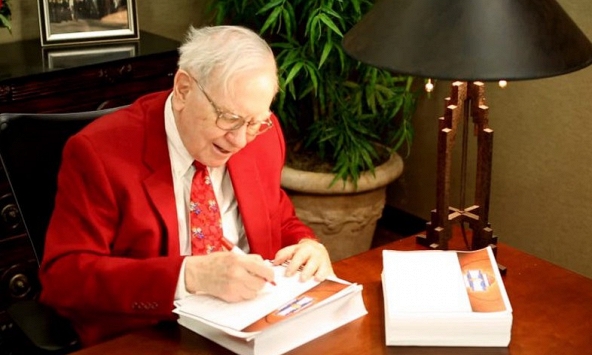 Tỷ phú Warren Buffett đã tặng gì cho người thân vào dịp Giáng sinh?