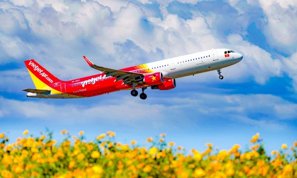 Giá vé máy bay Tết Nguyên đán 'neo' cao và khan hiếm