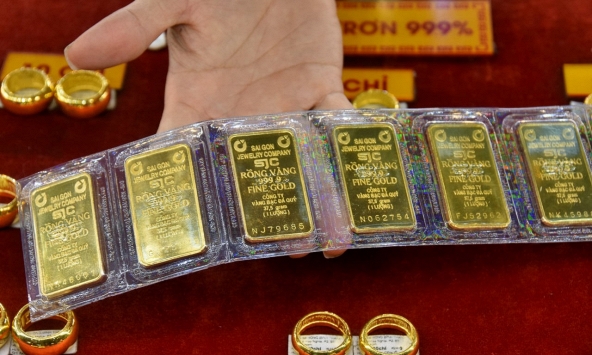 Giá vàng tăng 'điên loạn', vượt mốc 80 triệu đồng/lượng